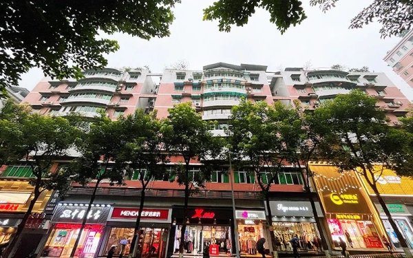 老虎配资 消防楼梯被拆！重庆忠县一商铺业主维权四年未果丨云投诉