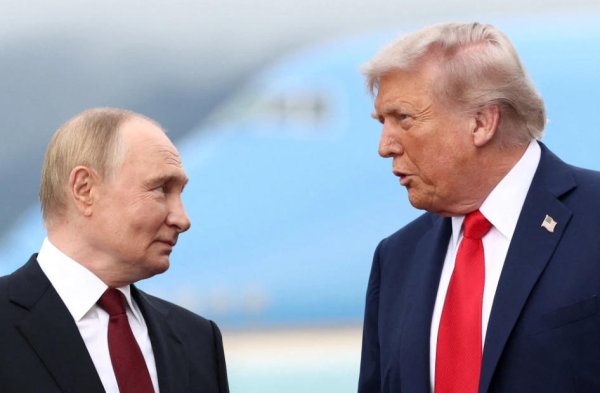 创牛配资 泽连斯基访美谈“战斧”前一日 俄美总统“卡点”通话再约会面